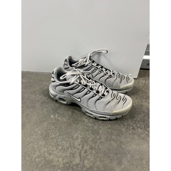 Nike Air Max Plus TN Mens Size 8 Wolf Gray Black Athletic Running Shoes Sneakers - Picture 1 of 5